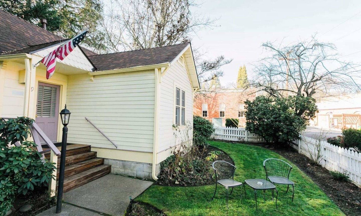 Jacksonville House | Cottage 9 – Downtown Jacksonville Retreat Steps from Shops & Britt Gardens