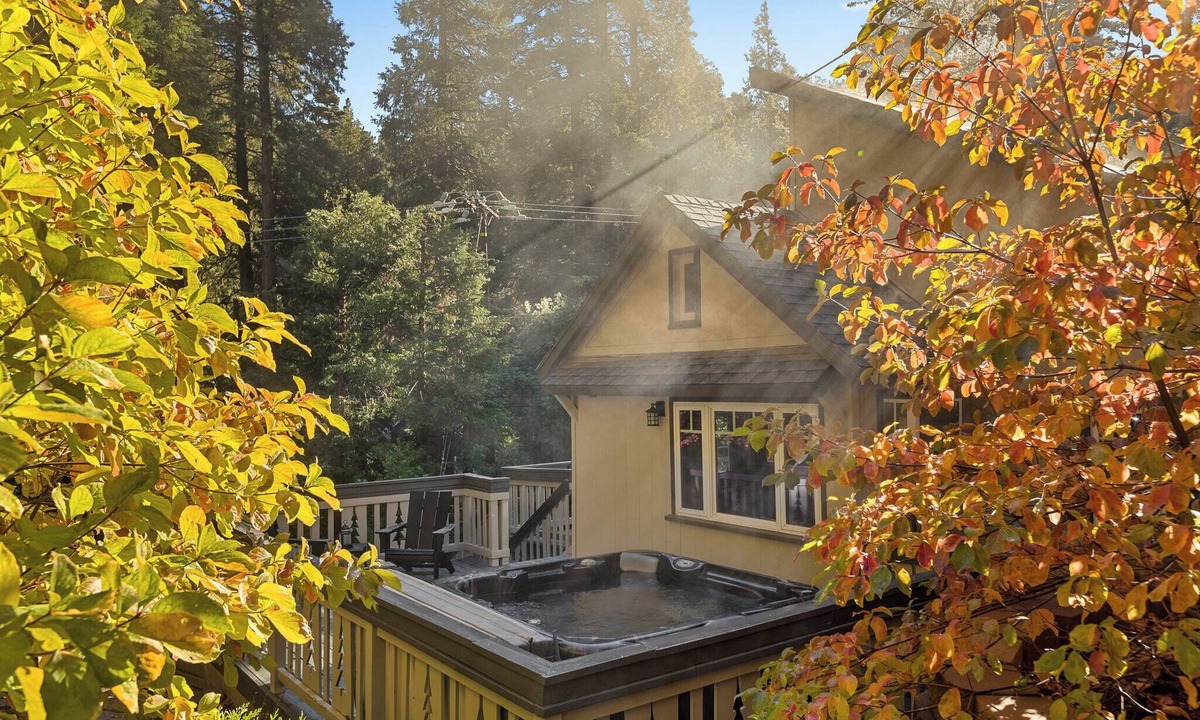 Blue Jay Cabin | Cottage Groove Haus - A Lovely Cabin in Scenic Lake Arrowhead