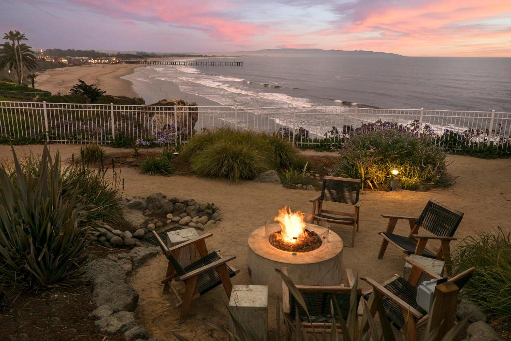 Motel District Hotel | Cottage Inn by the Sea