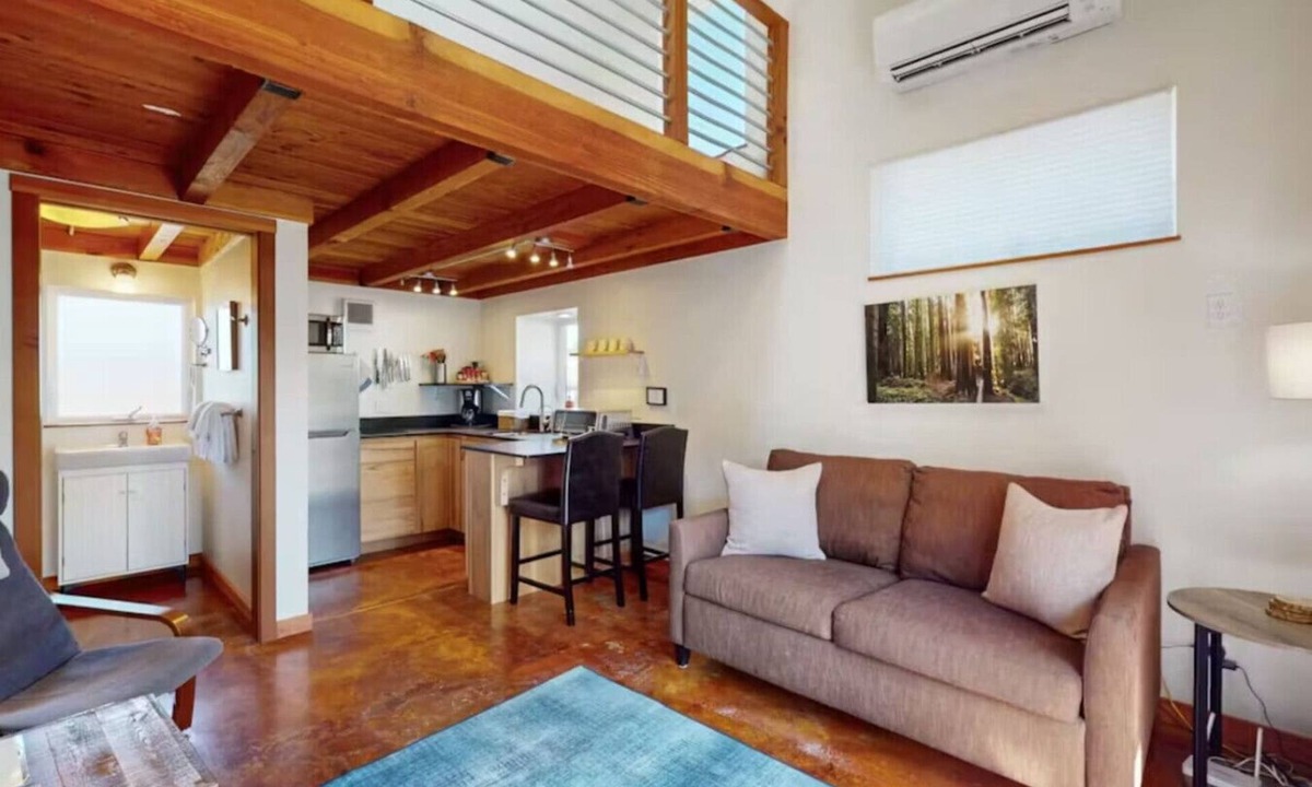 Eureka Apartment | Cottage near Zoo, Beaches, Hospitals, and Redwood Forests