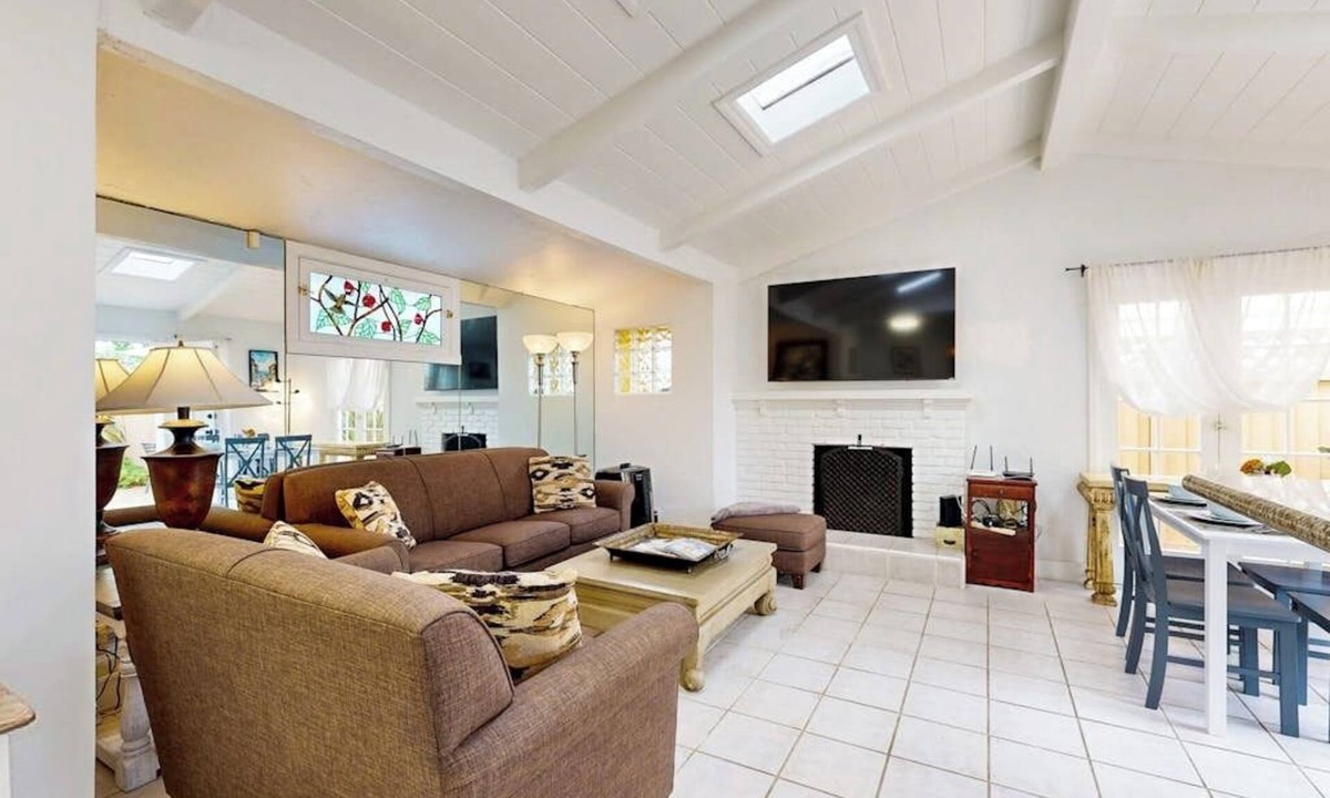 Corona del Mar Cottage | Cottage with patio & balcony - Steps to the Beach