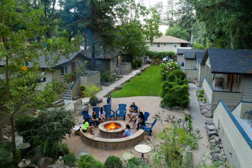Guerneville Resort | Cottages On River Road