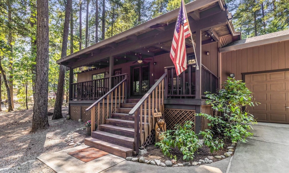 Trinity Center House | COUNTRY LAKE RETREAT. Special rate. Book now.