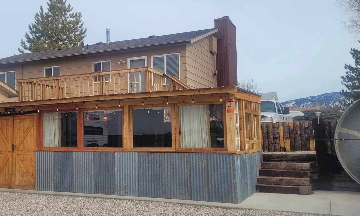 Enoch House | Country Retreat: 3-Bed Haven with Hot Tub, Yard & Minutes to Next Adventure!