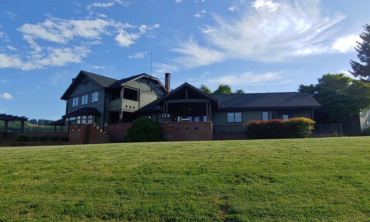 Crawfordsville House | Countryside Retreat with Mountain Views