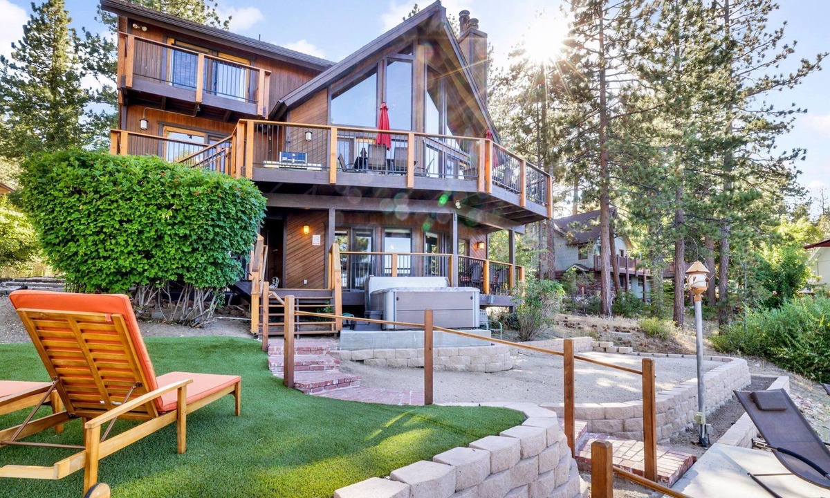 Boulder Bay Cabin | Cove Lakefront Chalet #2098