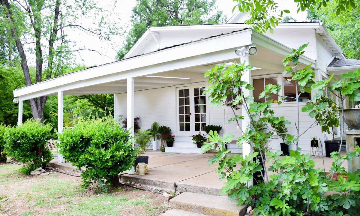 Douglas Flat House | Coyote Creek Ranch + Pool House near Murphy’s