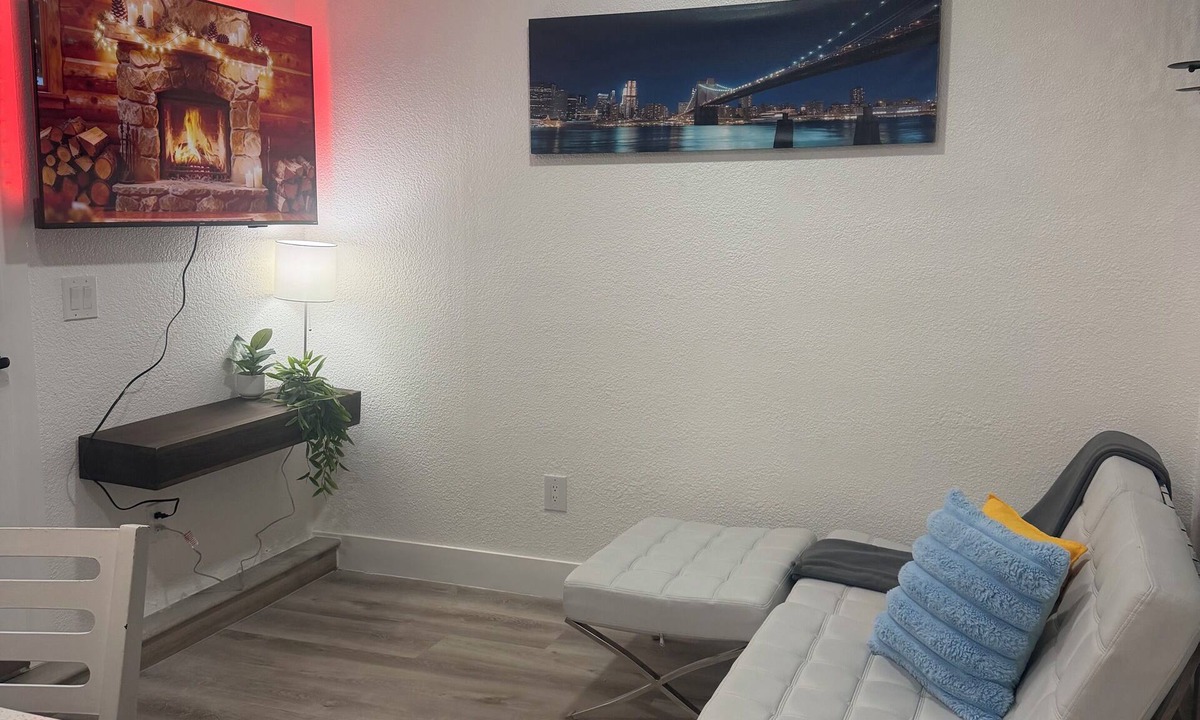 Spring Valley Apartment | Cozy 1-bedroom apartment in beautiful Las Vegas with AC