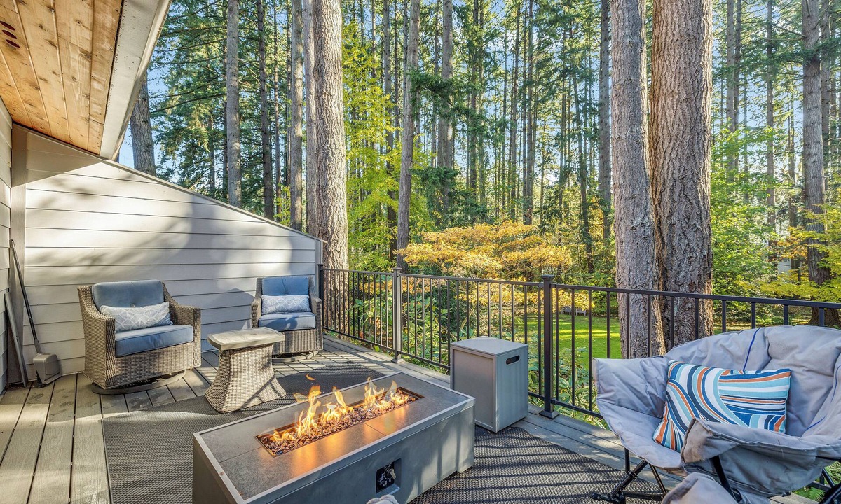 Canby House | Cozy 1-bedroom townhome in awesome Canby with King bed