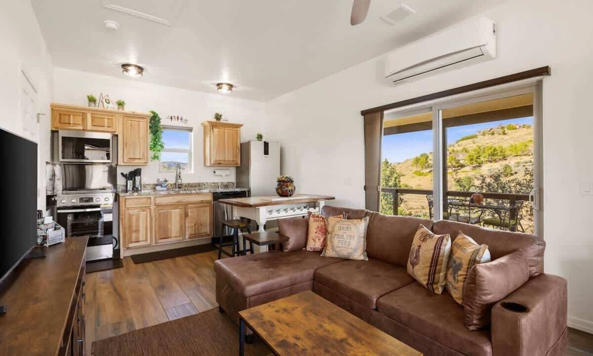 Lynx Mountain View Estates House | Cozy 1BR casita with full kitchen and great views.