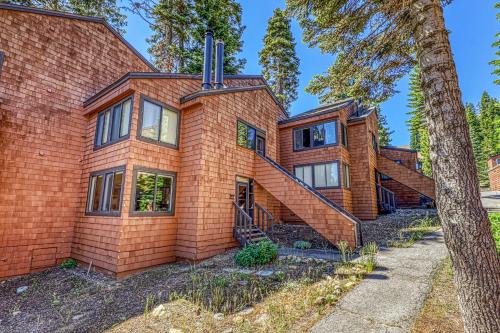 Truckee Apartment | Cozy 1BR Tahoe Donner condo with fireplace, WiFi, balcony, and resort access