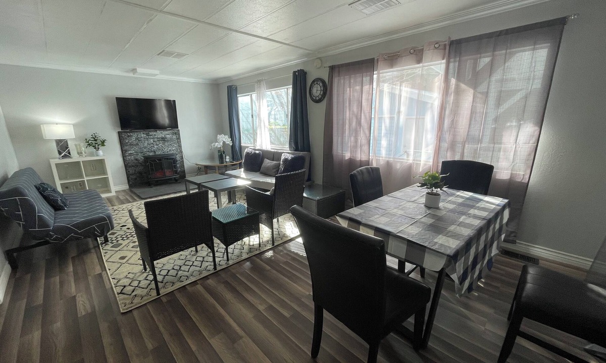 Bodfish House | Cozy 2-bedroom 2-bath fully remodeled with great backyard with a view!
