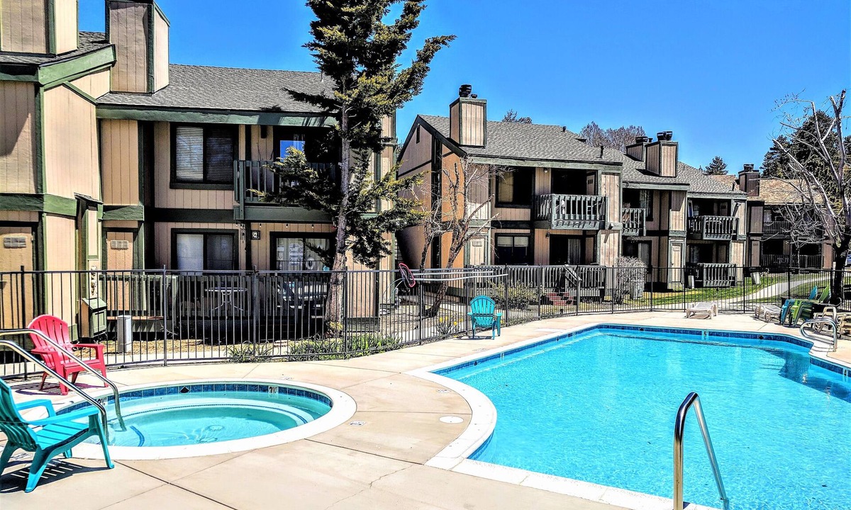 Boulder Bay Condo | Cozy 2BR Lakeview Escape: Wood Fireplace, BBQ & Resort Amenities