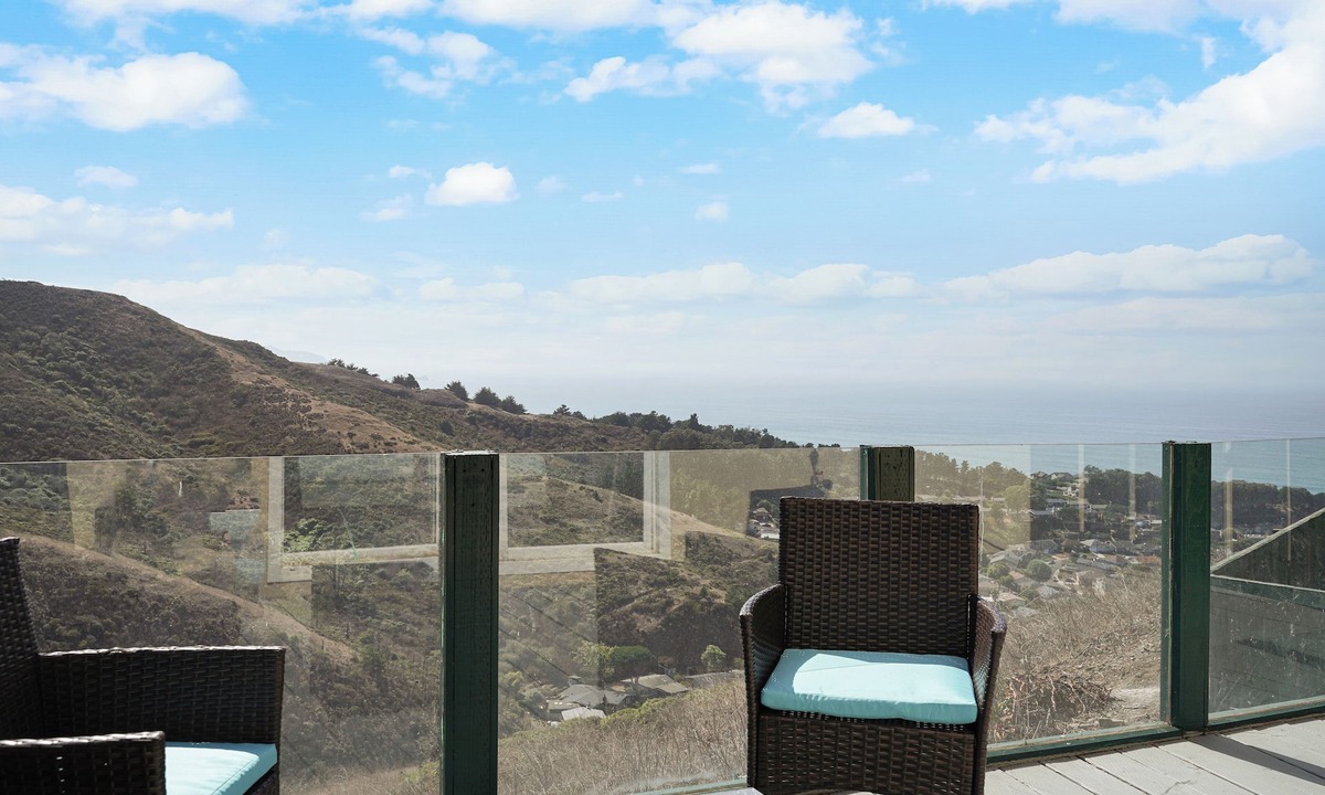 Pacifica Apartment | Cozy 2BR Mountain View Private Deck