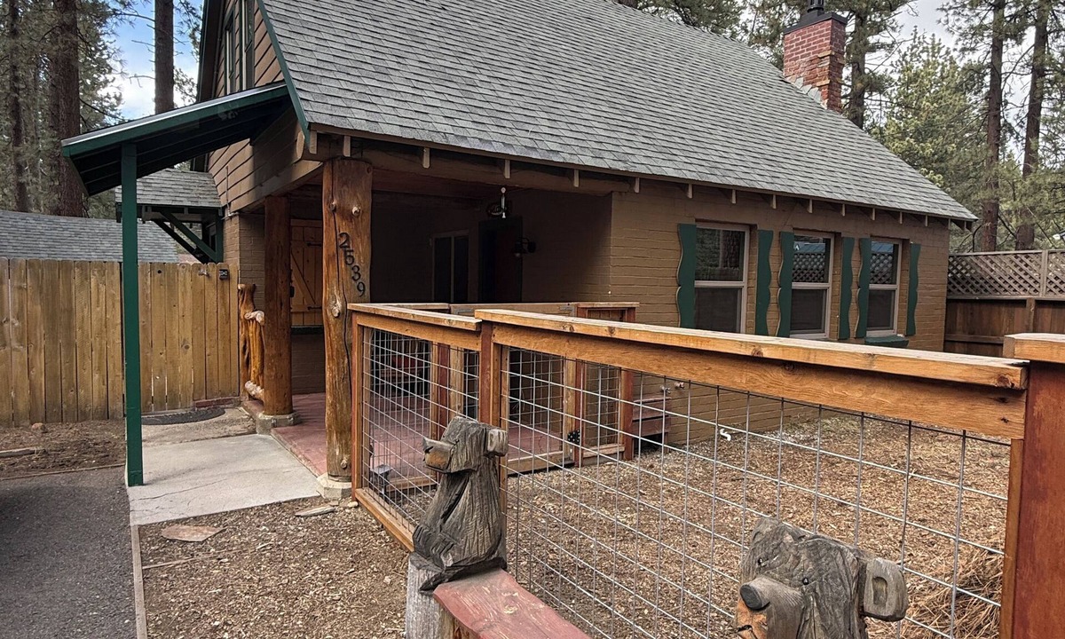 Sierra Tract Cabin | Cozy 3 bedroom cabin in the pines!