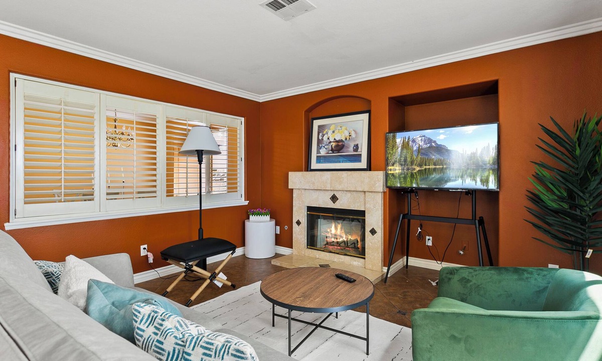 Fontana House | Cozy 4BR Retreat｜Fully Equipped Kitchen,Patio & Pet-Friendly｜FlexibleLease#41817