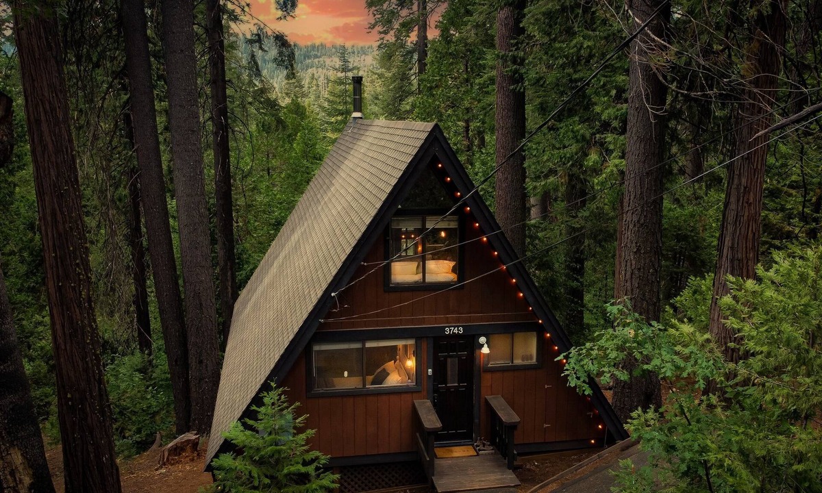 Camp Connell Cabin | Cozy A-frame Chalet! Min to Sequoias with Scenic Deck Views