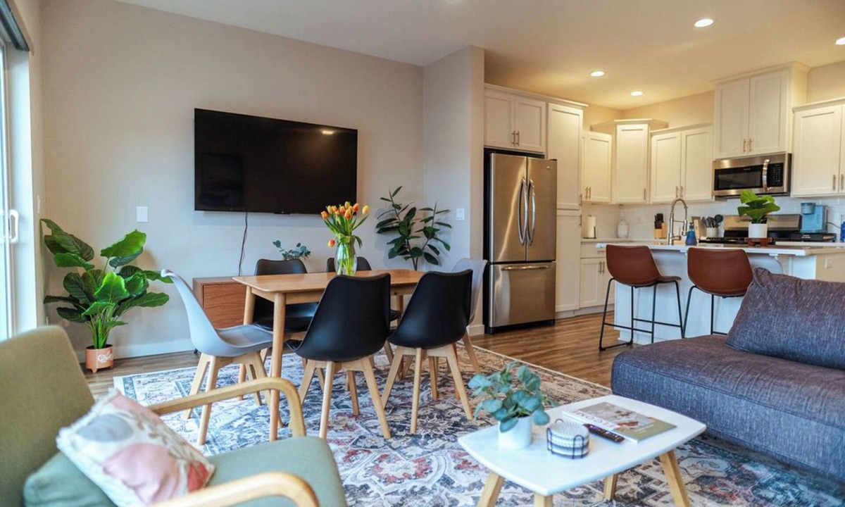 Salem House | Cozy and Bright Townhome with King Beds, Game Room, South Salem