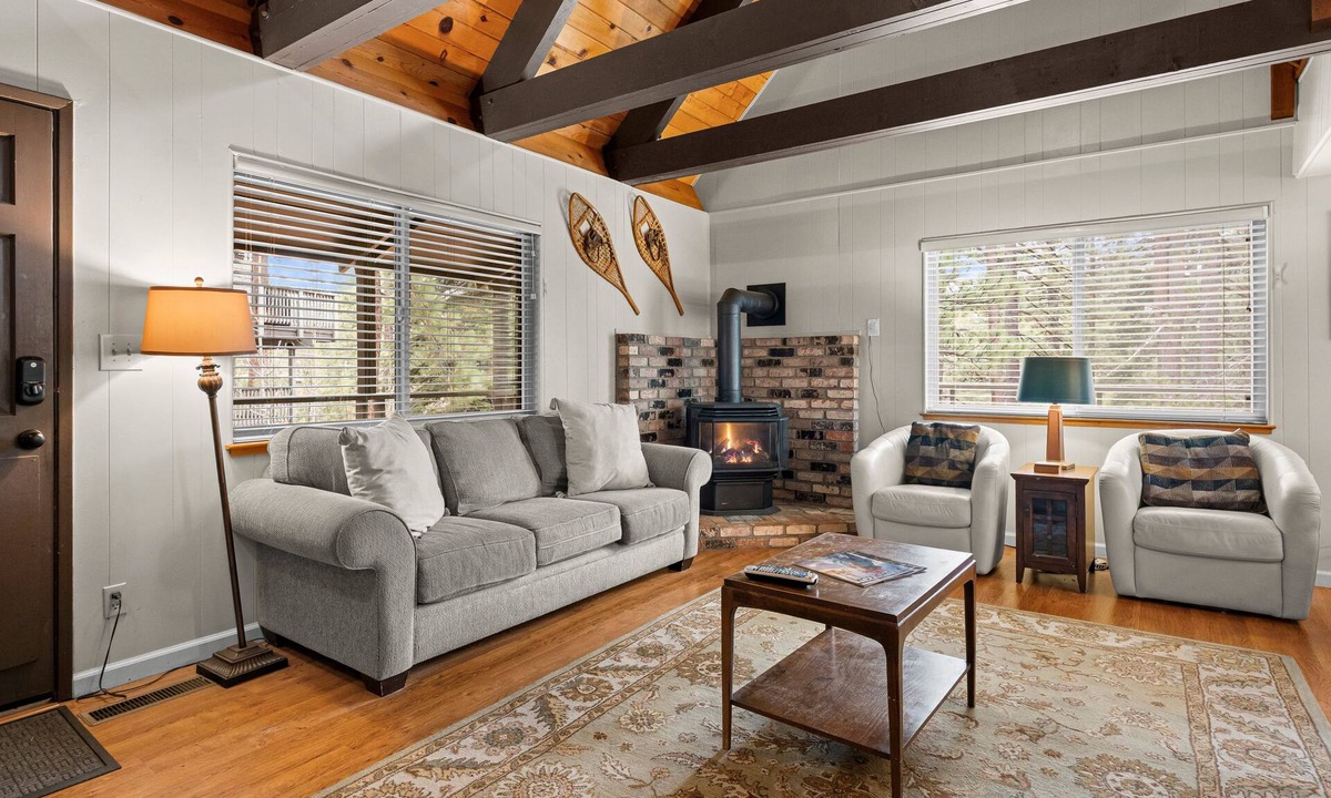 Country Club Estates House | Cozy Cabin 4 Bedroom Home by RedAwning