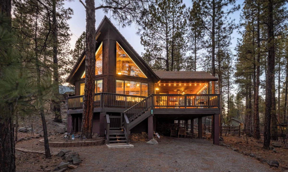 Munds Park Cabin | Cozy Chalet in the Pines