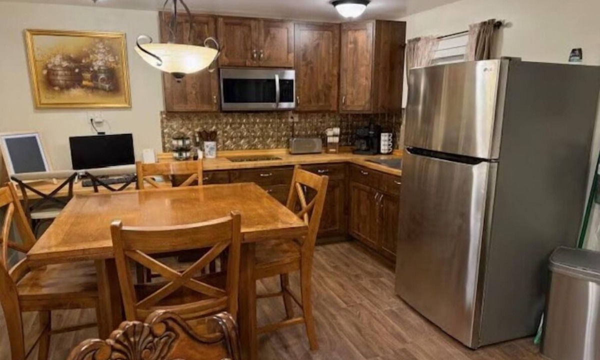 Fredonia House | Cozy country Easy Peasy