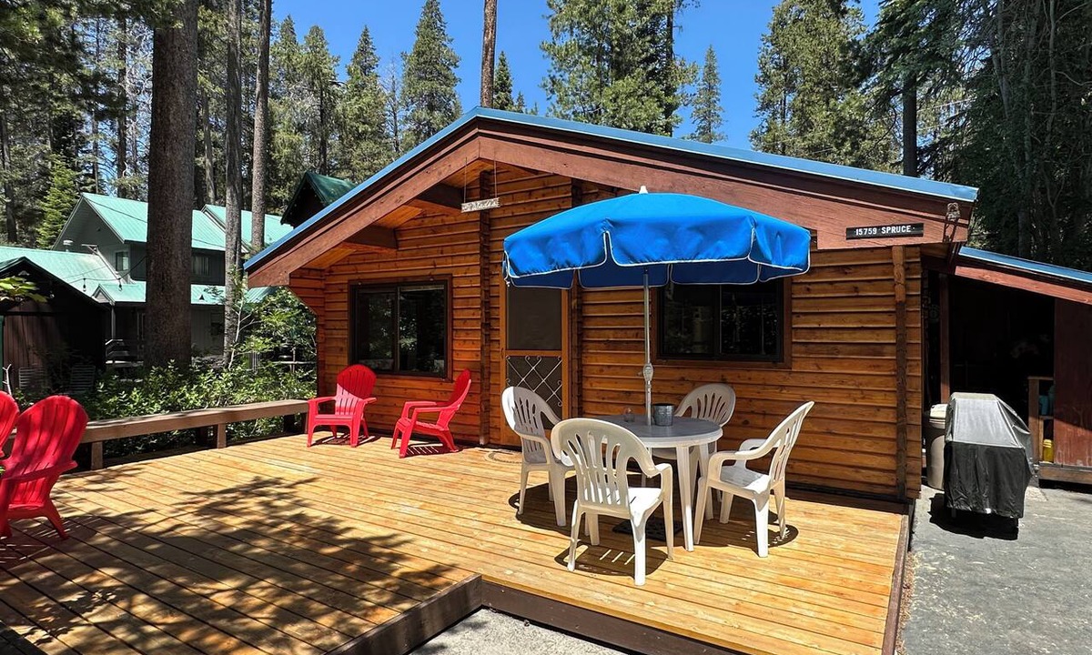 Donner Lake Woods Cabin | Cozy Donner Lake Cabin, Mountain Setting & Beach Access