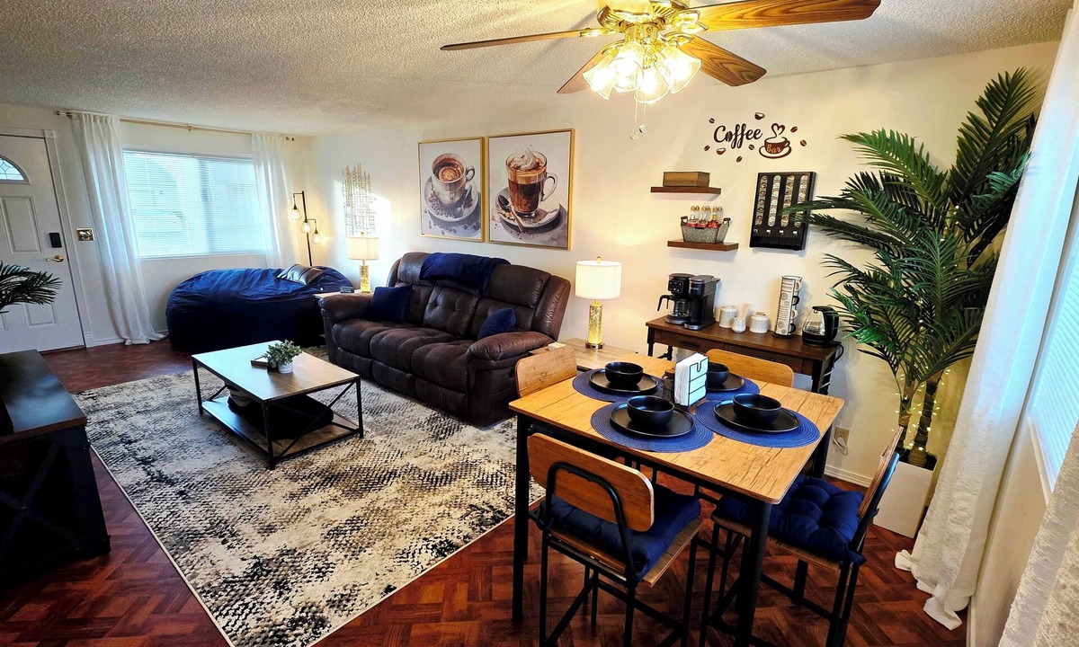 Springfield House | Cozy Elevated Luxury - King Bed, Coffee Bar, Sleeps 5