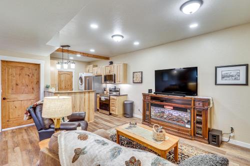 Eureka House | Cozy Eureka Getaway - Hike, Bike, Hunt & Fish!