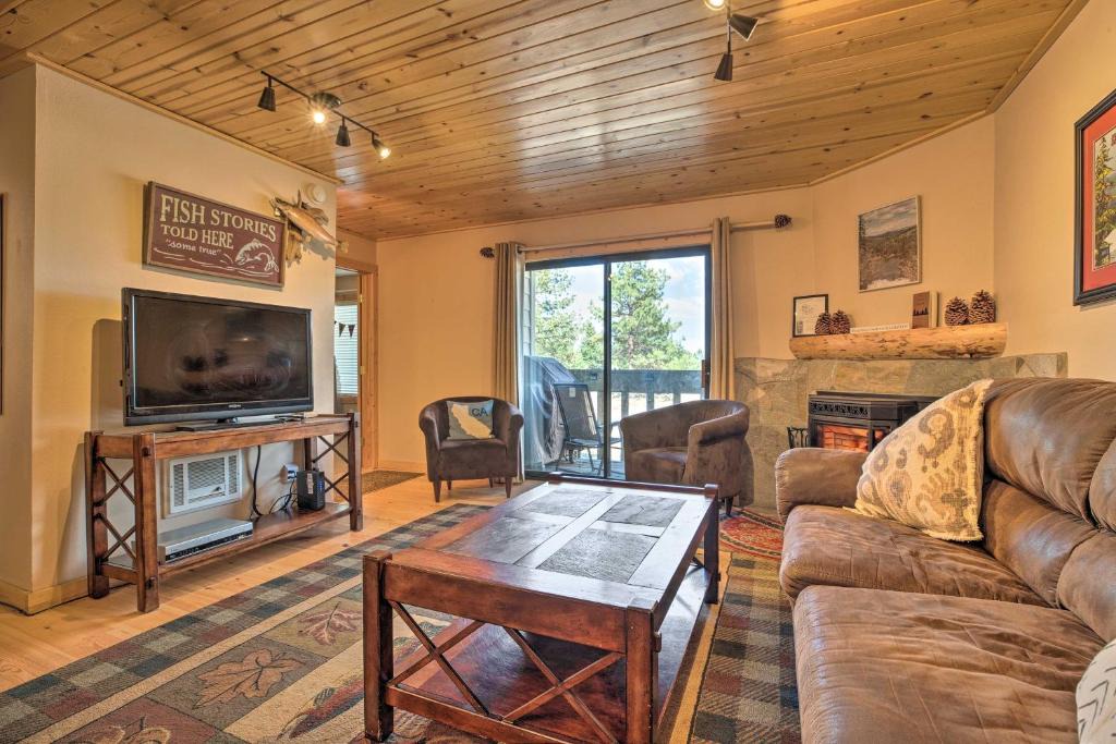 Mammoth Lakes House | Cozy Family Condo in Mammoth Lakes w/Balcony