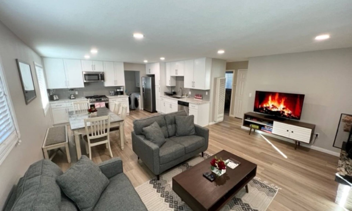 Sugarloaf Cottage | Cozy Family Cottage 15 mins from The Village