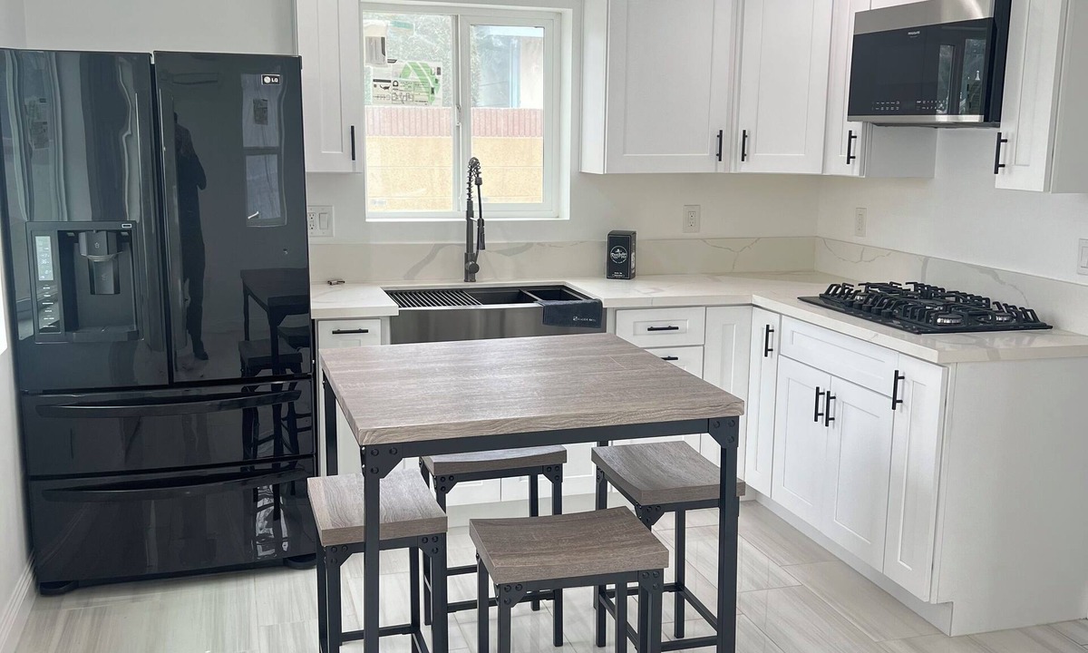Norwalk House | Cozy home near attractions, beaches, malls & major freeways 605, 91 and 105.