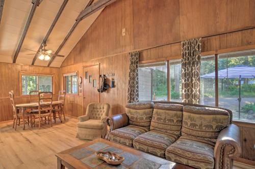 Klamath Falls House | Cozy Klamath Falls Home Near Fishing and Parks!