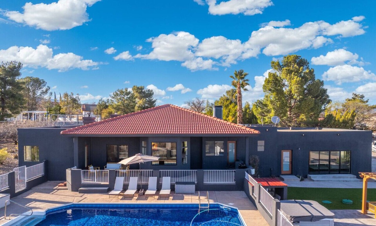 Cottonwood House | Cozy Luxe Cottonwood Home w/Pool & Views