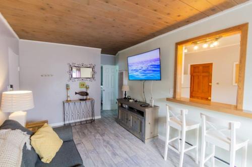 Ocean Beach House | Cozy Ocean Beach Cottage Separate Entry