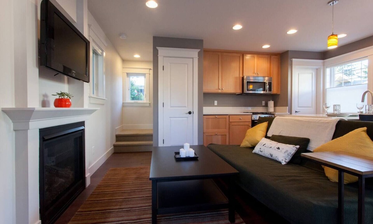 Rose City Park House | Cozy Private Cottage Near Downtown Portland