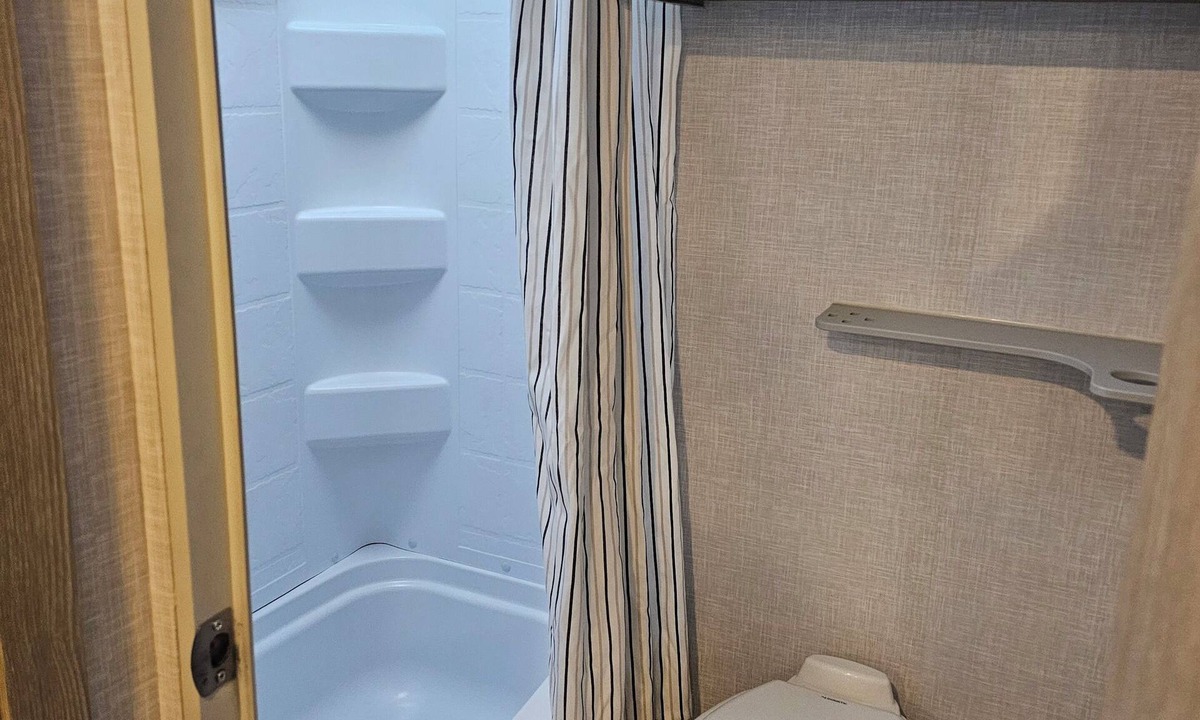 Menifee House | Cozy RV with AC and WiFi in charming Menifee privateclose to temecula winery.