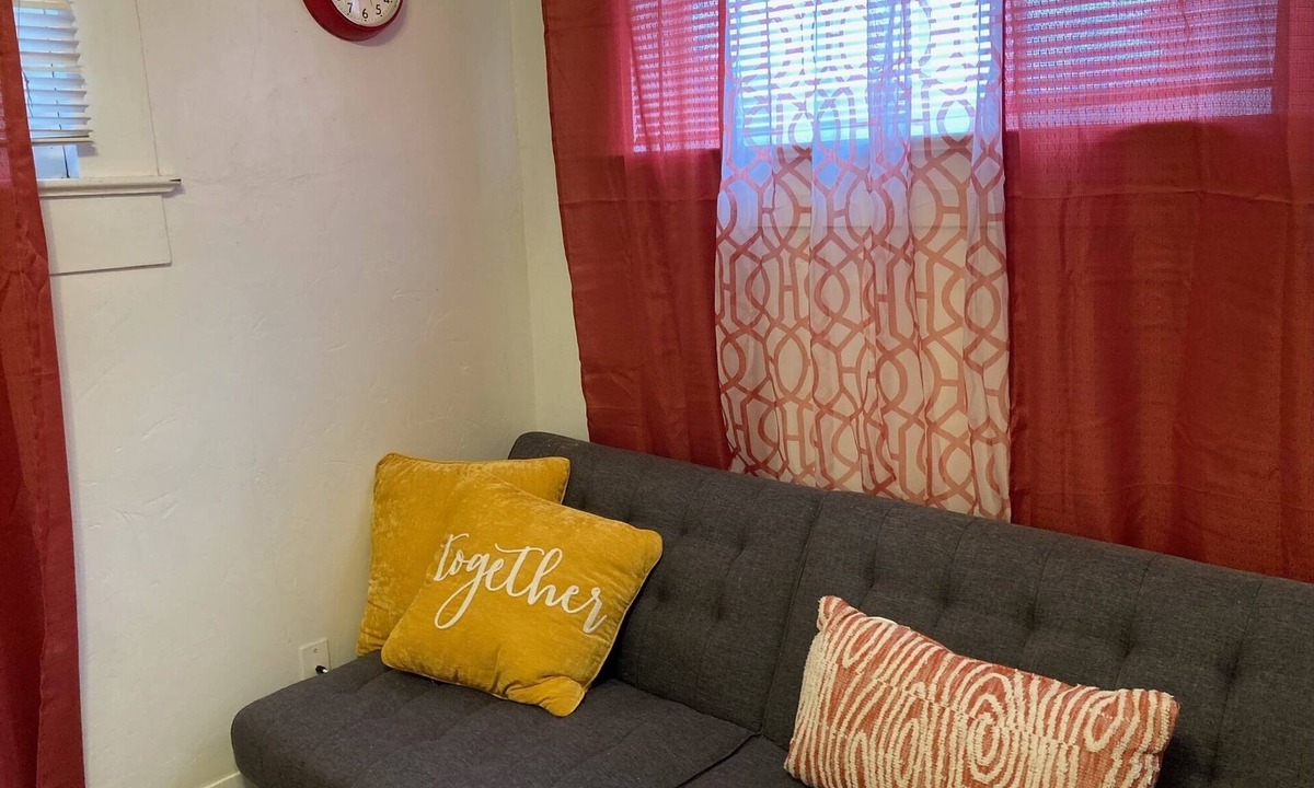 Northeast Reno Cottage | Cozy Small Cottage Downtown - Walk to University of Nevada Reno