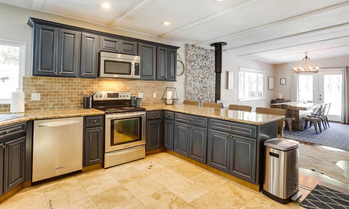 Country Club Estates House | Cozy South Lake Tahoe Home ~ 6 Mi to Shore!