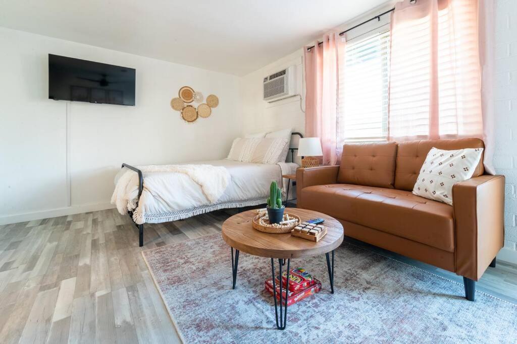 Riverside Apartment | Cozy Studio w/bath, kitchen in the heart of Tempe