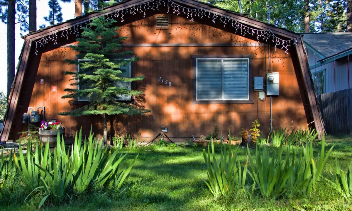 Tahoe Island Cabin | Cozy Tahoe Cabin with EV charger