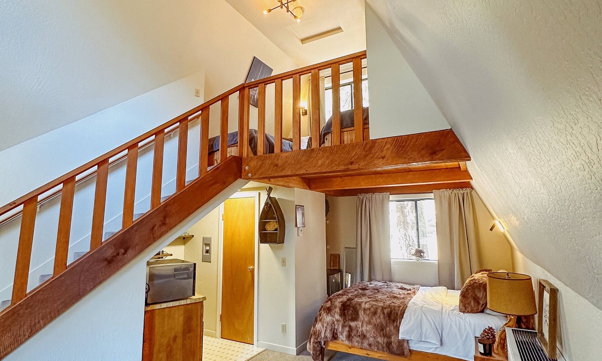 Echo Lake Ski Chalet | Cozy Tahoe Escape – Minutes from Sierra-at-Tahoe & Game Room Fun