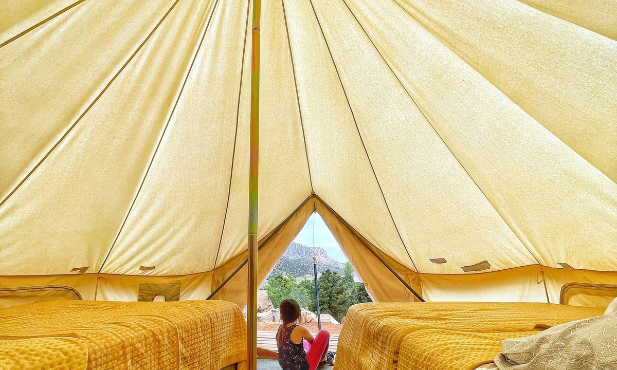 Hildale RV Rental | Cozy tents with enchanting views near Zion National Park with AC