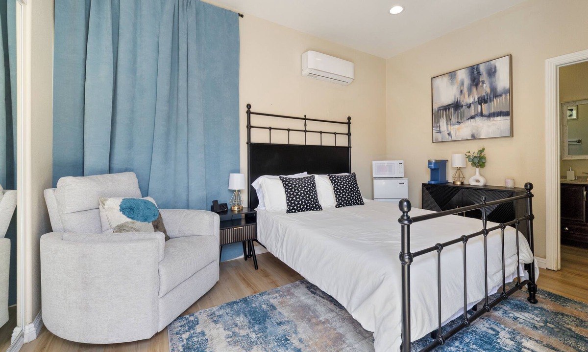 Santa Ana Apartment | Cozy Unit with Queen Bed, Smart TV, and Wifi Near Disneyland & Beach