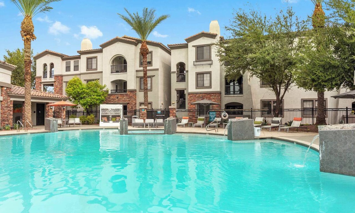 Glendale Sports and Entertainment District Apartment | CozySuites Glendale by the stadium with pool! 31