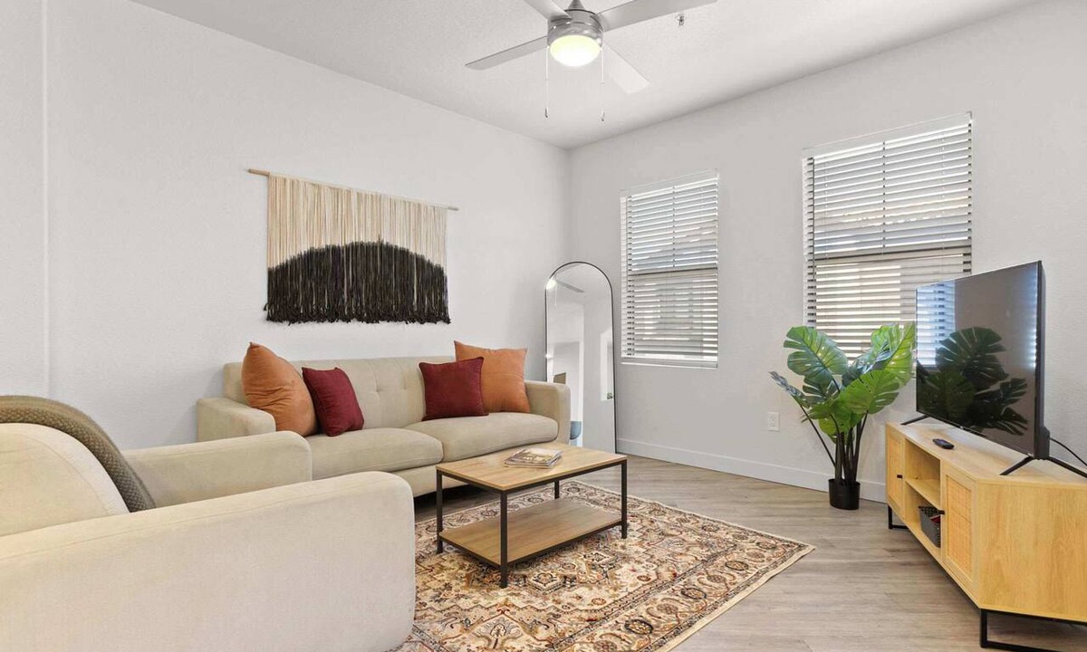 Glendale Sports and Entertainment District Apartment | CozySuites Glendale by the stadium with pool! 16