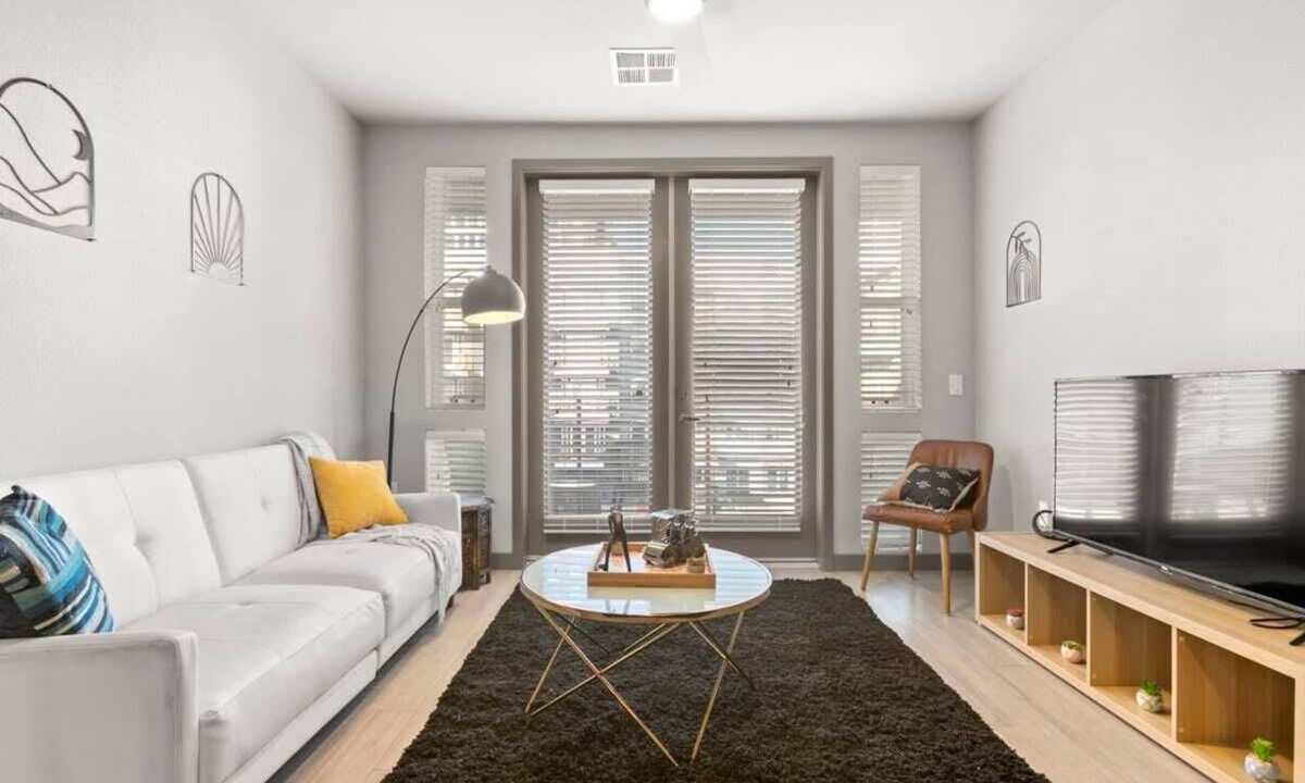 Roosevelt Apartment | Cozysuites PHX RORO Gym, Pool, Pets, Parking! #1