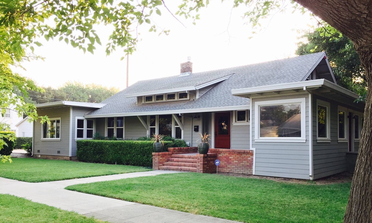 Colusa House | Craftsman style home built in 1909, step back in time end enjoy your stay!