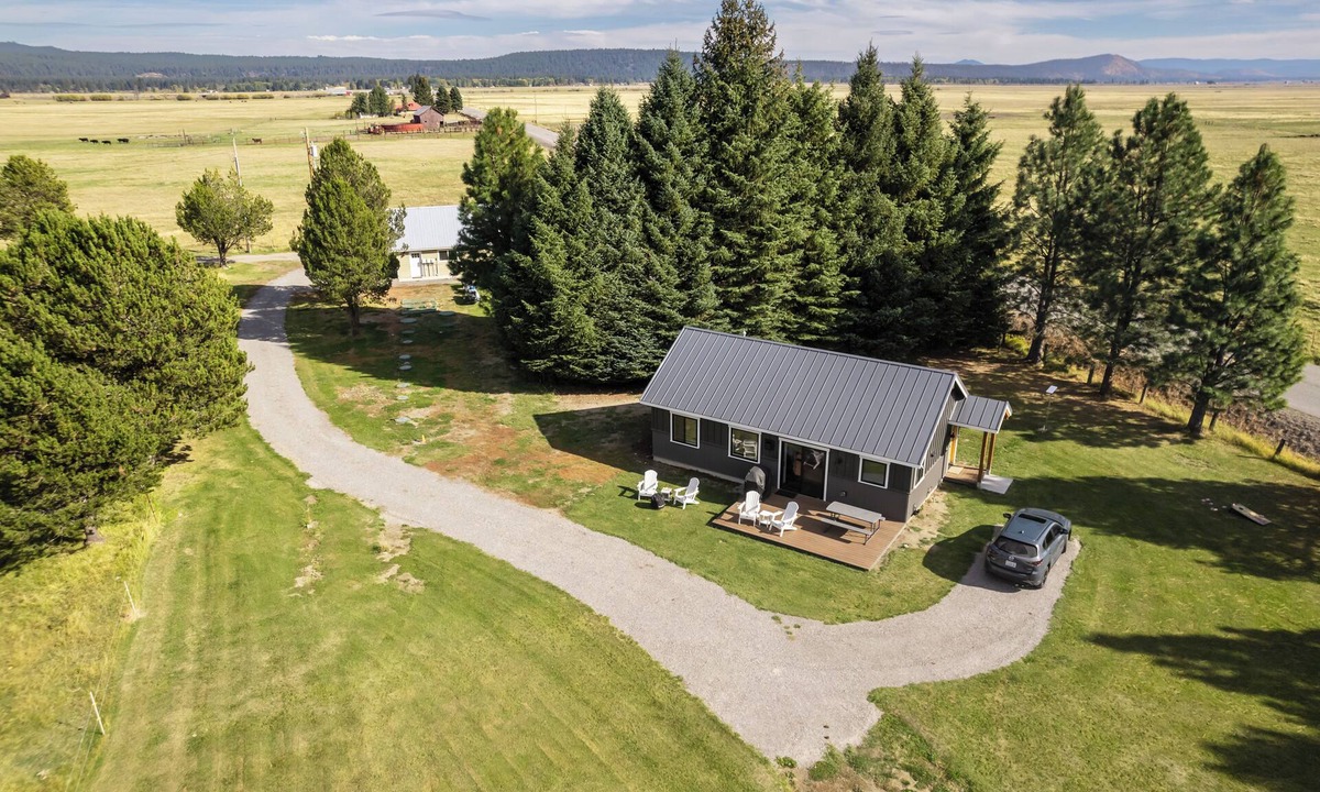 Fort Klamath Cabin | CRATER LAKE CATTLE CO. RANCH CABIN Short drive to Crater Lake Built in 2023