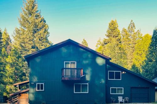 Shingletown House | Creekside Escape w/Private Hot Tub in Shingletown