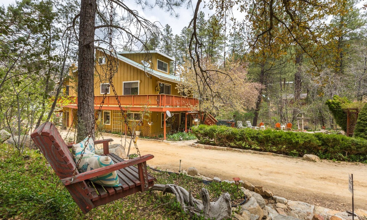 Crown King Hotel | Crown King Cabins Suites and Bunkhouse